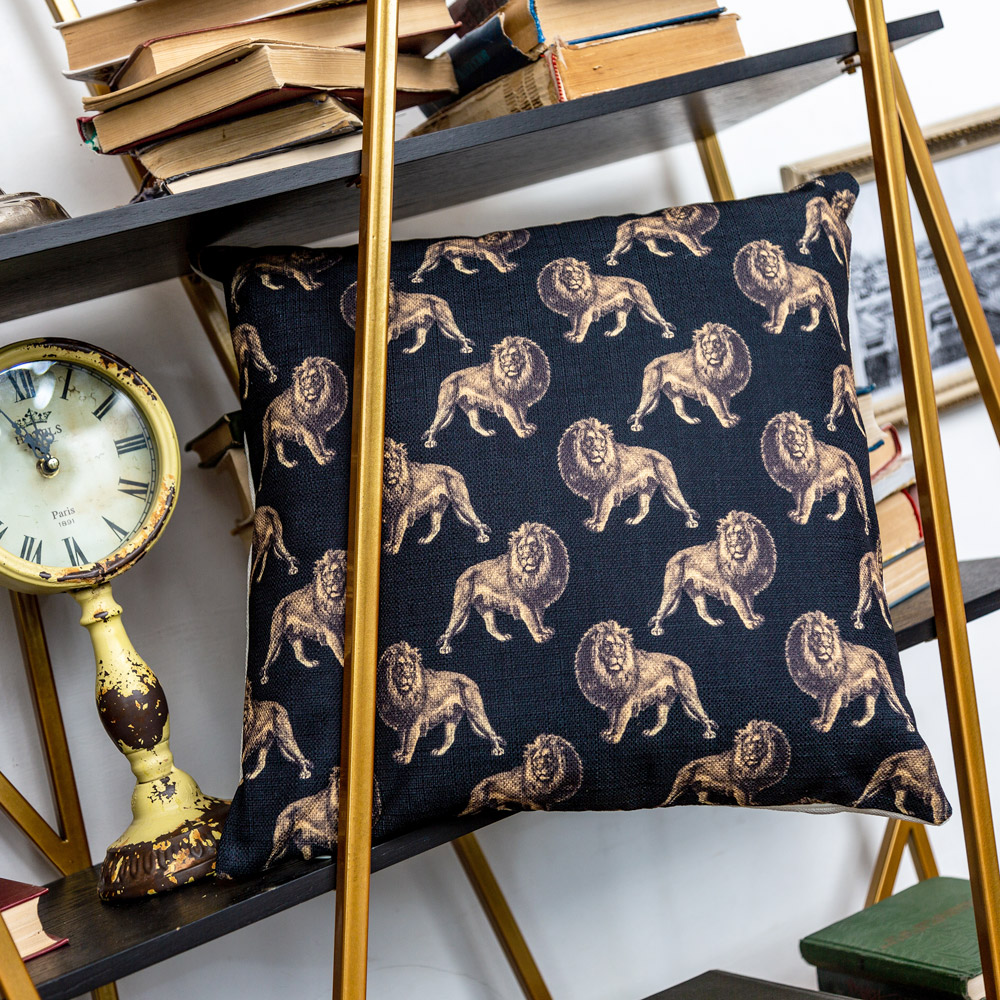 5115114 Интерьерная подушка «Группа львов в черном» Object Desire  - Вид №1