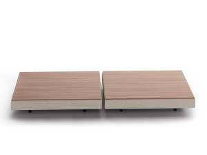 Деревянный низкий журнальный столик