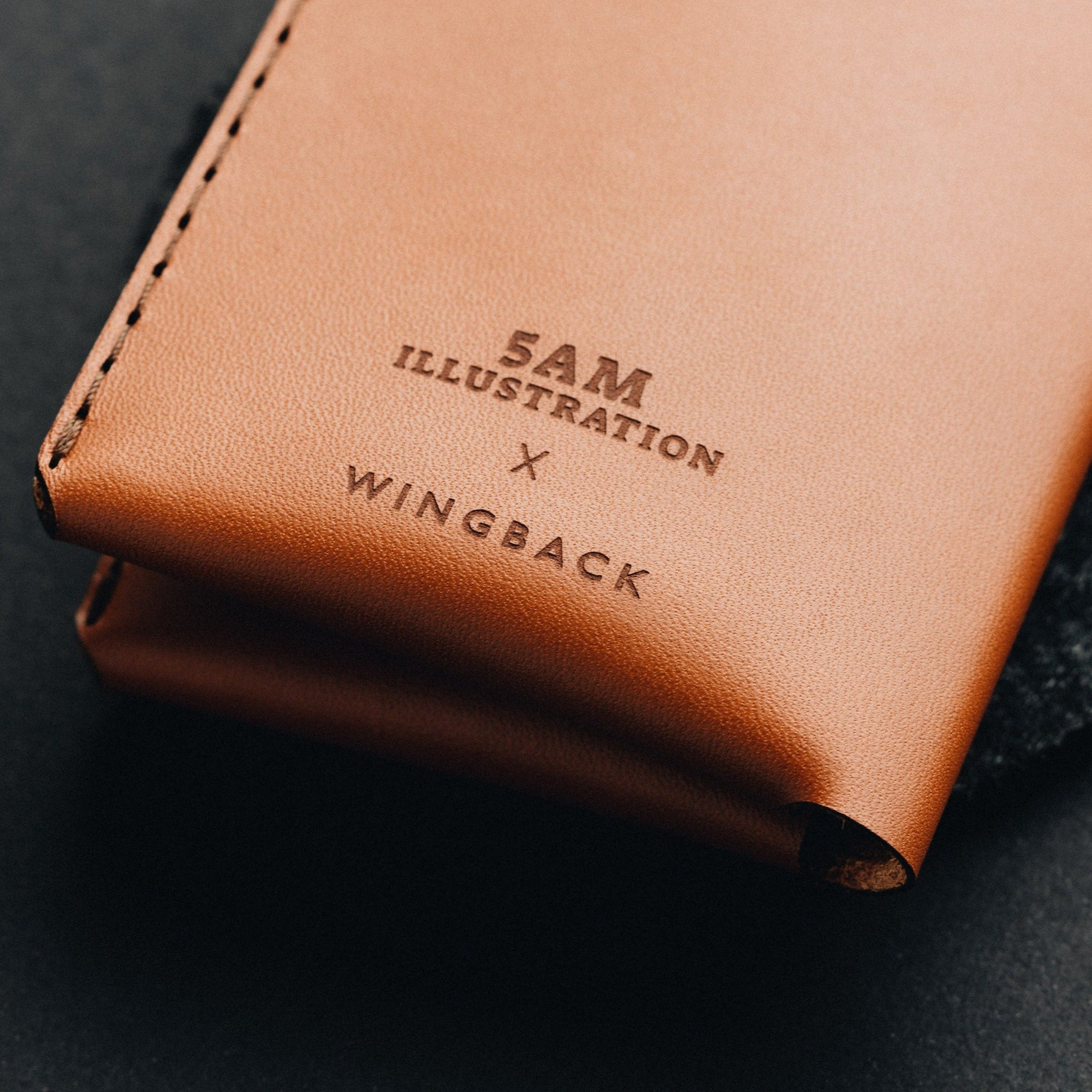 W106WHIS-5AM X 5AM Иллюстрация - Кошелек Winston - Виски Wingback  - Вид №2