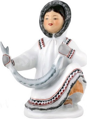 85404 Императорский фарфоровый завод Скульптура "Якутка с севрюгой" Фарфор твердый 