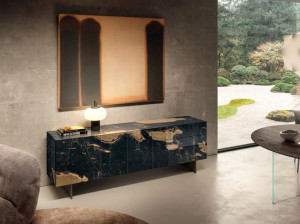 Кожаный шкаф с распашными дверями