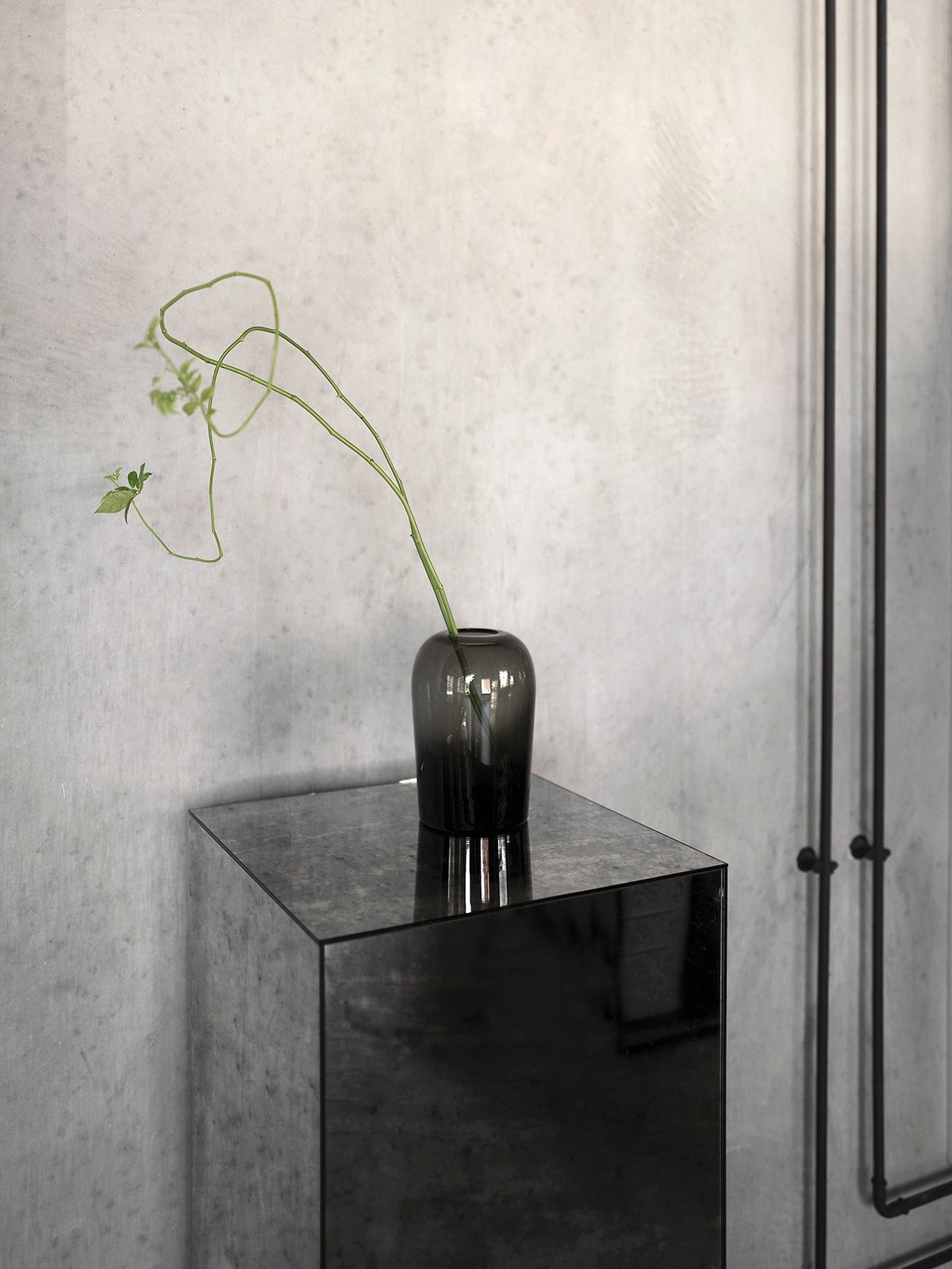 4733929 MENU Ваза с троллем Большая  - Вид №1