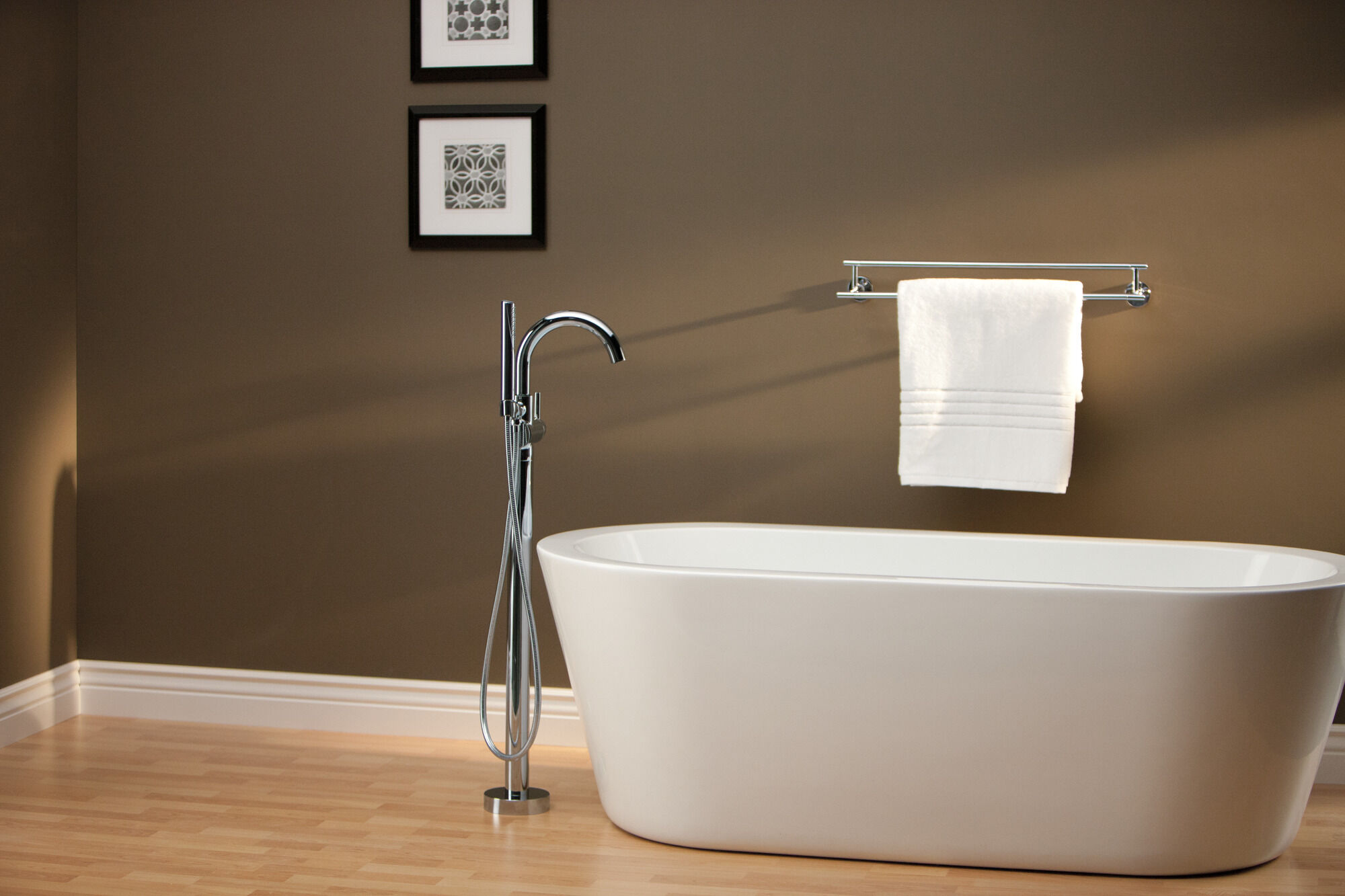 75925-RB 24-дюймовый двойной полотенцесушитель Delta Faucet Trinsic Венецианская бронза  - Вид №4