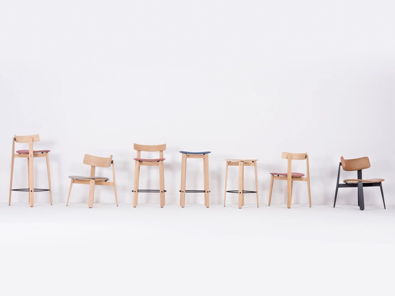 Тканевый барный стул с подставкой для ног Gazzda ARCH-00120216 - Вид №5