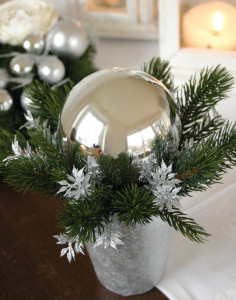 1935 996 a3 Композиция из искусственной ели с шаром, горшок, 21 см, серебро H-andreas 