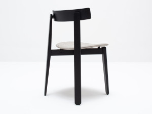 Мягкий стул с открытой спинкой