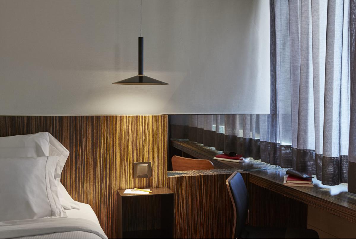 094902 Люстра 32 черная Marset Milana  - Вид №1