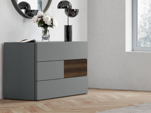 Деревянный комод