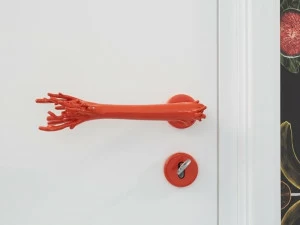 NJ Interiors Ручка из латуни с накладкой Sculture funzionali