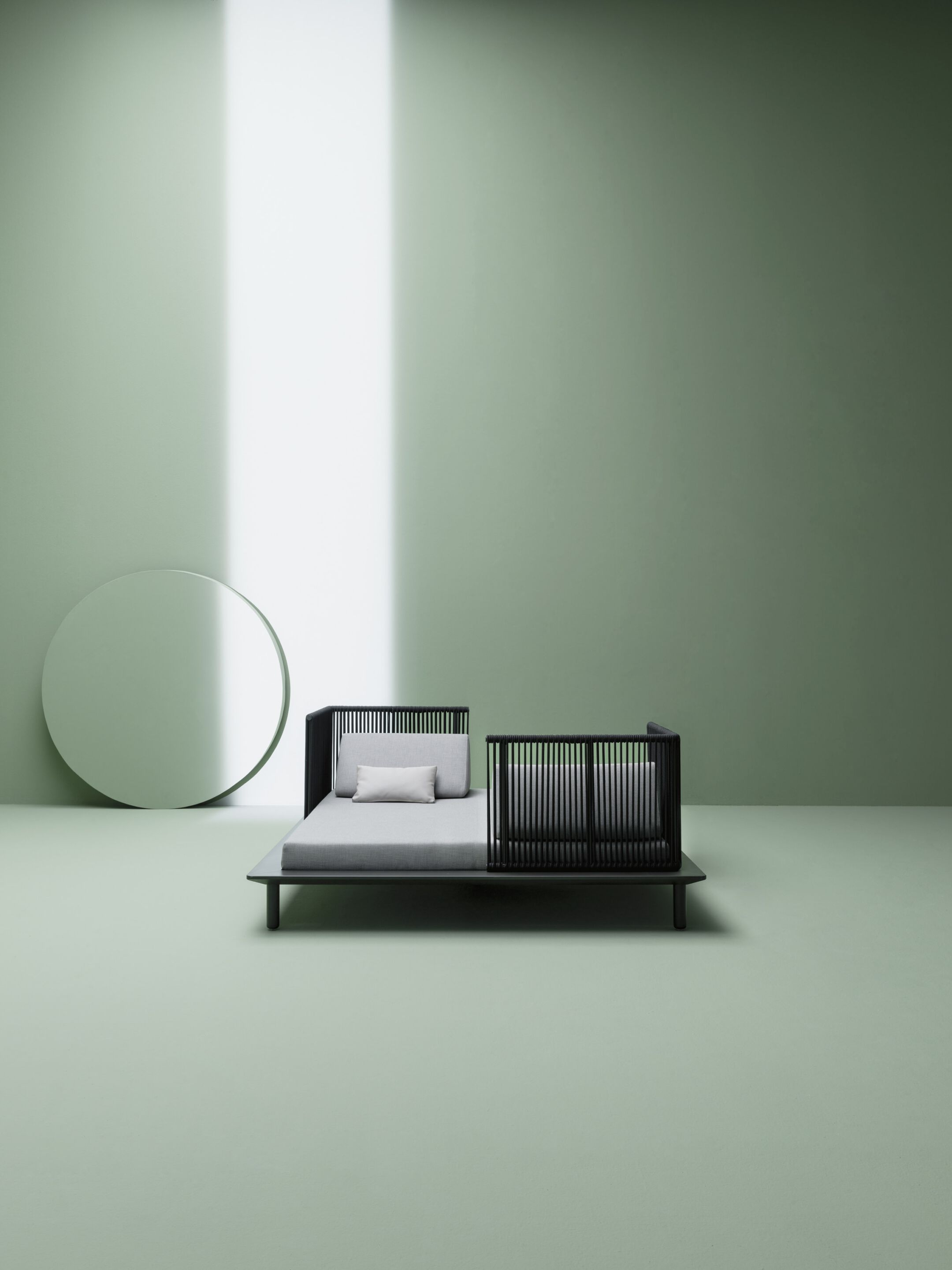 Садовая кровать из акриловой и алюминиевой ткани Varaschin Sunmoon ARCH-00025240