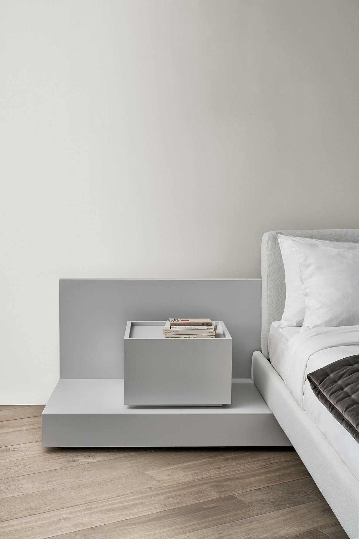 Секционная мягкая текстильная кровать с спинкой Meridiani ARCH-00049119 - Вид №1