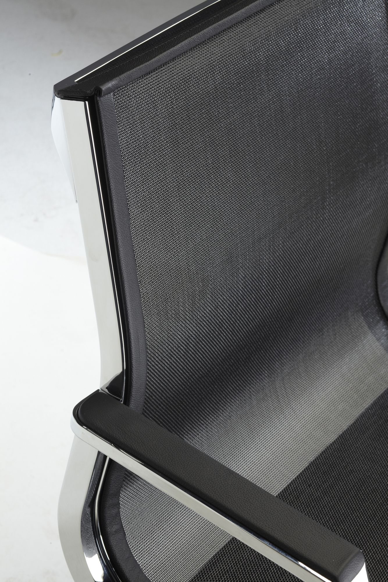 Сетчатое вращающееся офисное кресло с высокой спинкой Luxy Nulite ARCH-00085160 - Вид №1