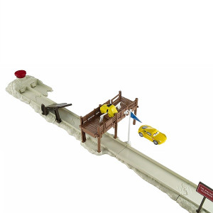 DVT47 Mattel Cars Легендарные трассы Cars3 (Mattel)