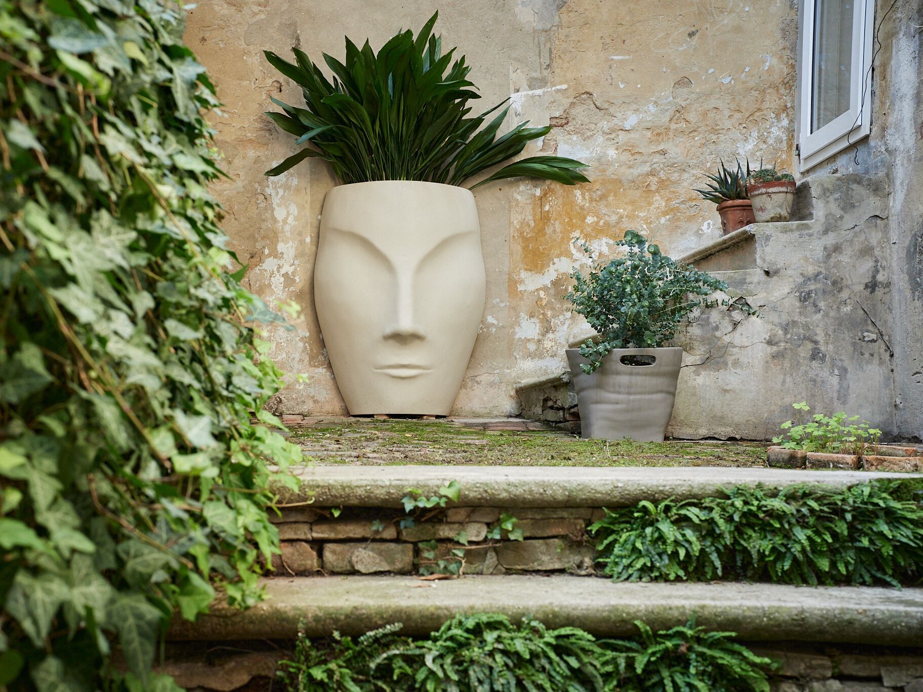 Перерабатываемый двухкомпонентный садовый горшок из смолы Ellemura Constantin ARCH-00152225