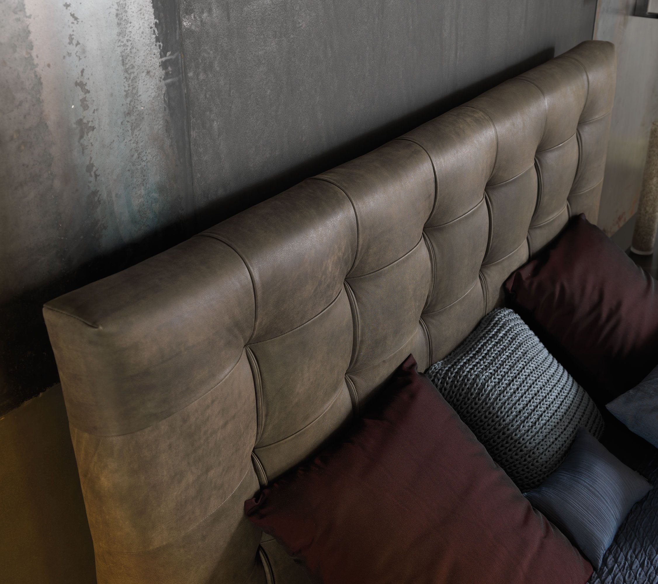 Кожаная двуспальная кровать с мягким изголовьем MisuraEmme FRIDA ARCH-00151181 - Вид №6