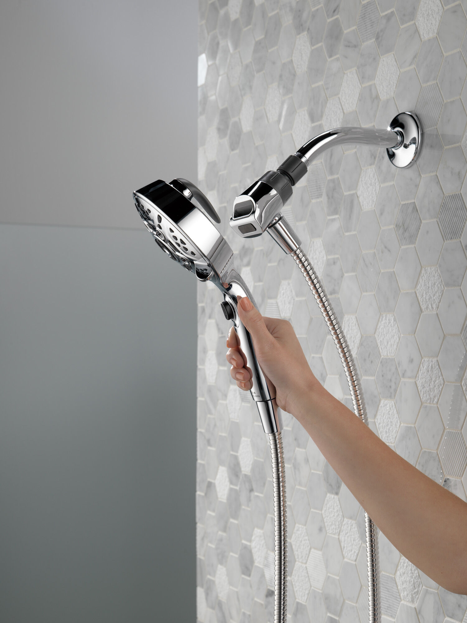 75707 Ручной душ SureDock ™ с 7 настройками Delta Faucet Delta Хром - Вид №5