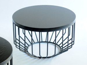 Круглый металлический журнальный столик