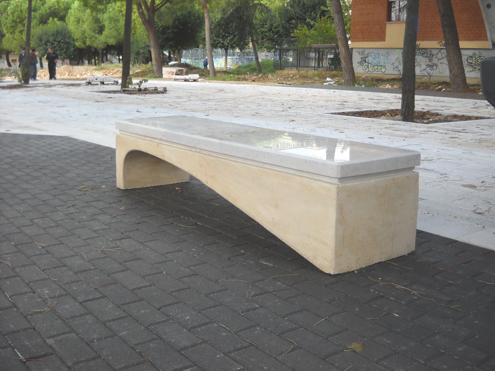 Реконструированная каменная скамья Viscio Urban Design волна ARCH-00101458 - Вид №3