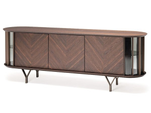 Шкаф из грецкого ореха с распашными дверями