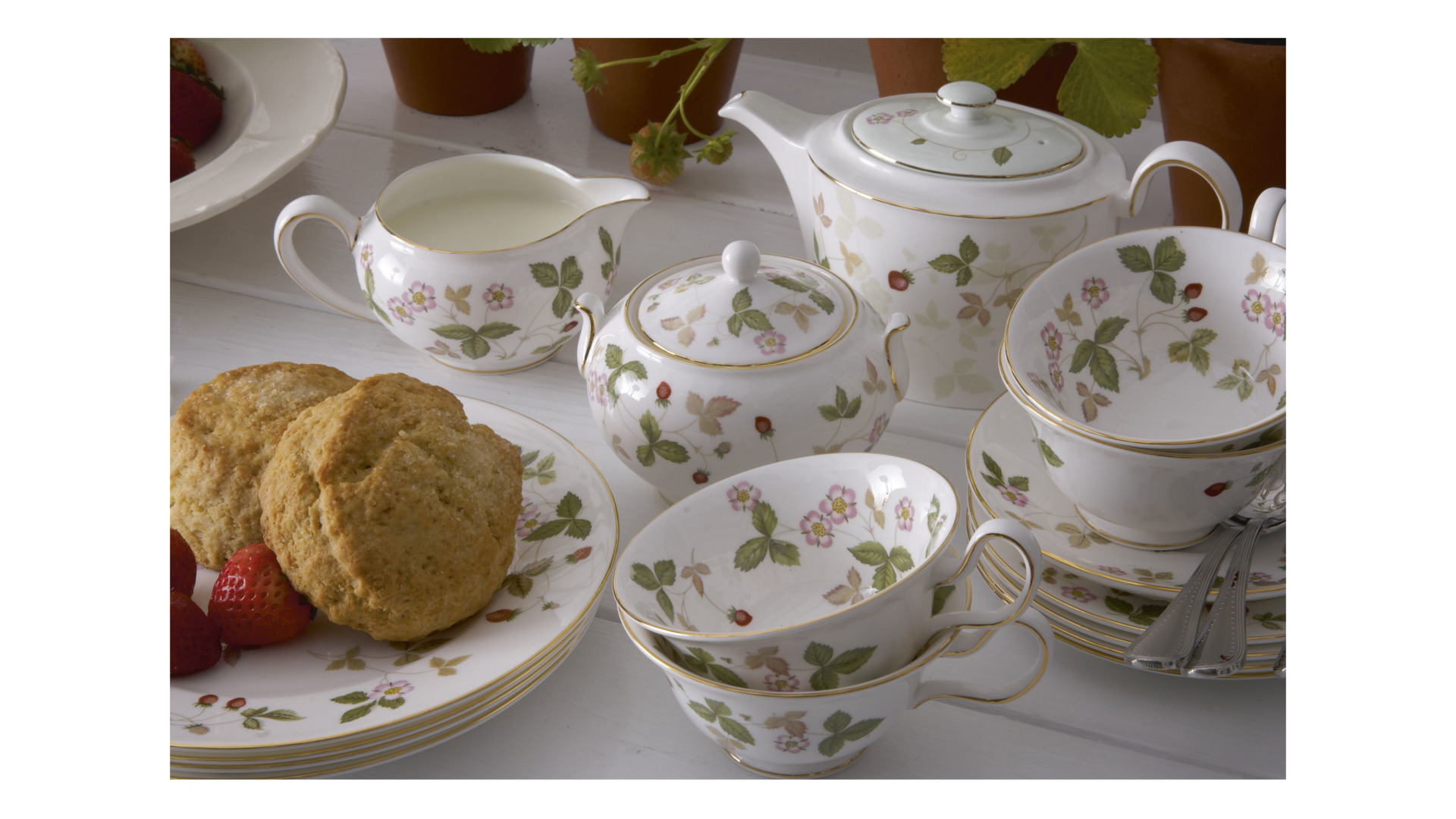 10671640 Wedgwood Сахарница Wedgwood Земляника 7см Фарфор костяной  - Вид №1