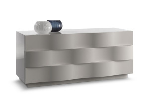 Деревянный комод