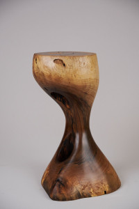 Журнальный столик из грецкого ореха