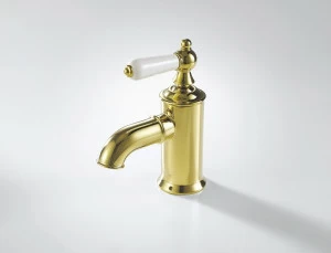 Смеситель для ванной комнаты на раковину низкий. Покрытие золото ART F175109G bravat