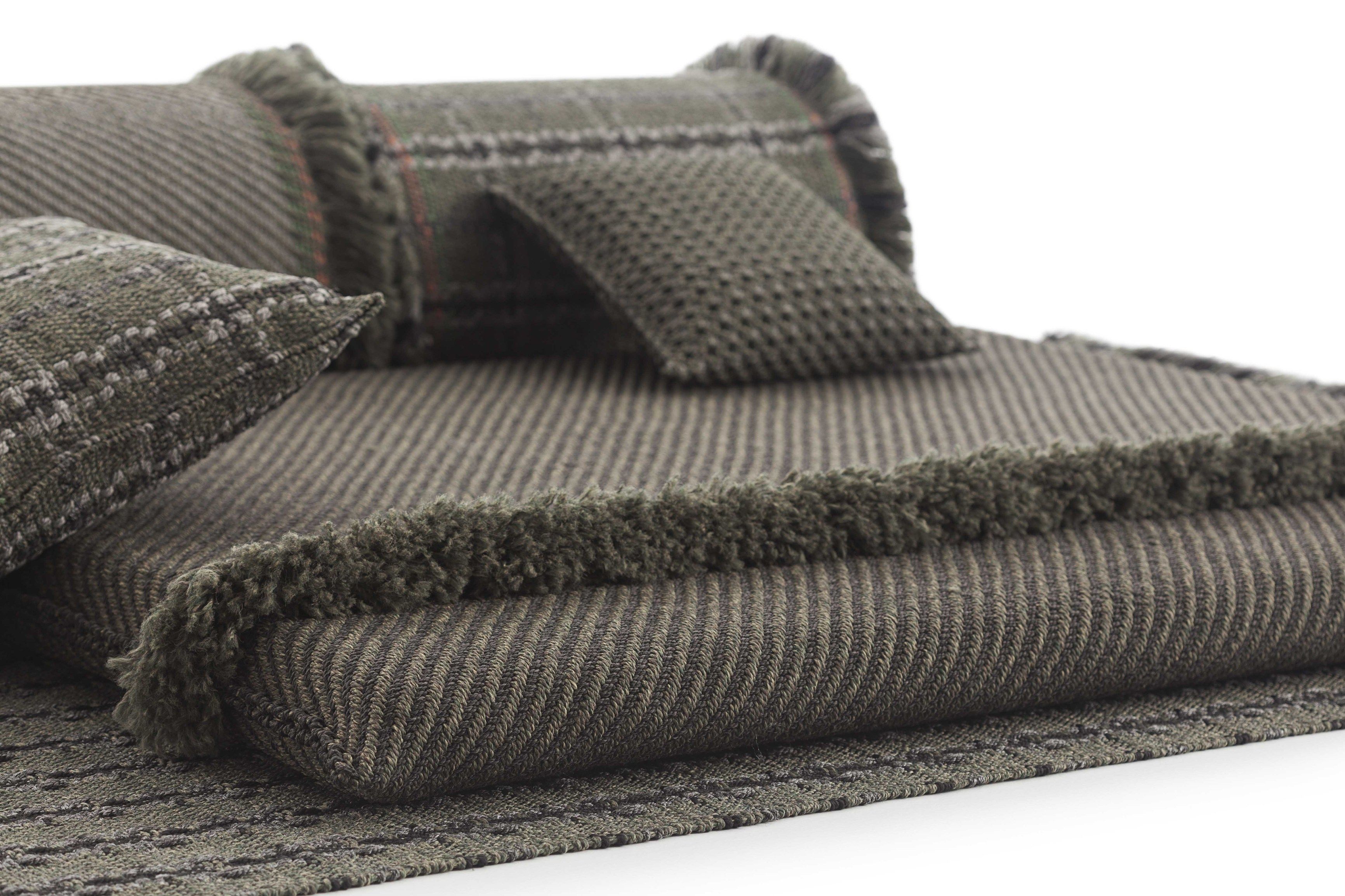 Наружная цилиндрическая полипропиленовая клетчатая подушка GAN Garden Layers ARCH-00079774 - Вид №8