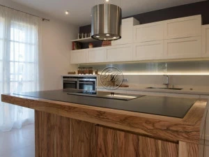 GH LAZZERINI Кухня на заказ из оливкового дерева с островом