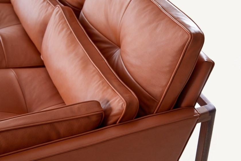 BassamFellows 3-х местный кожаный диван Wood frame lounge Cb-53 - Вид №5