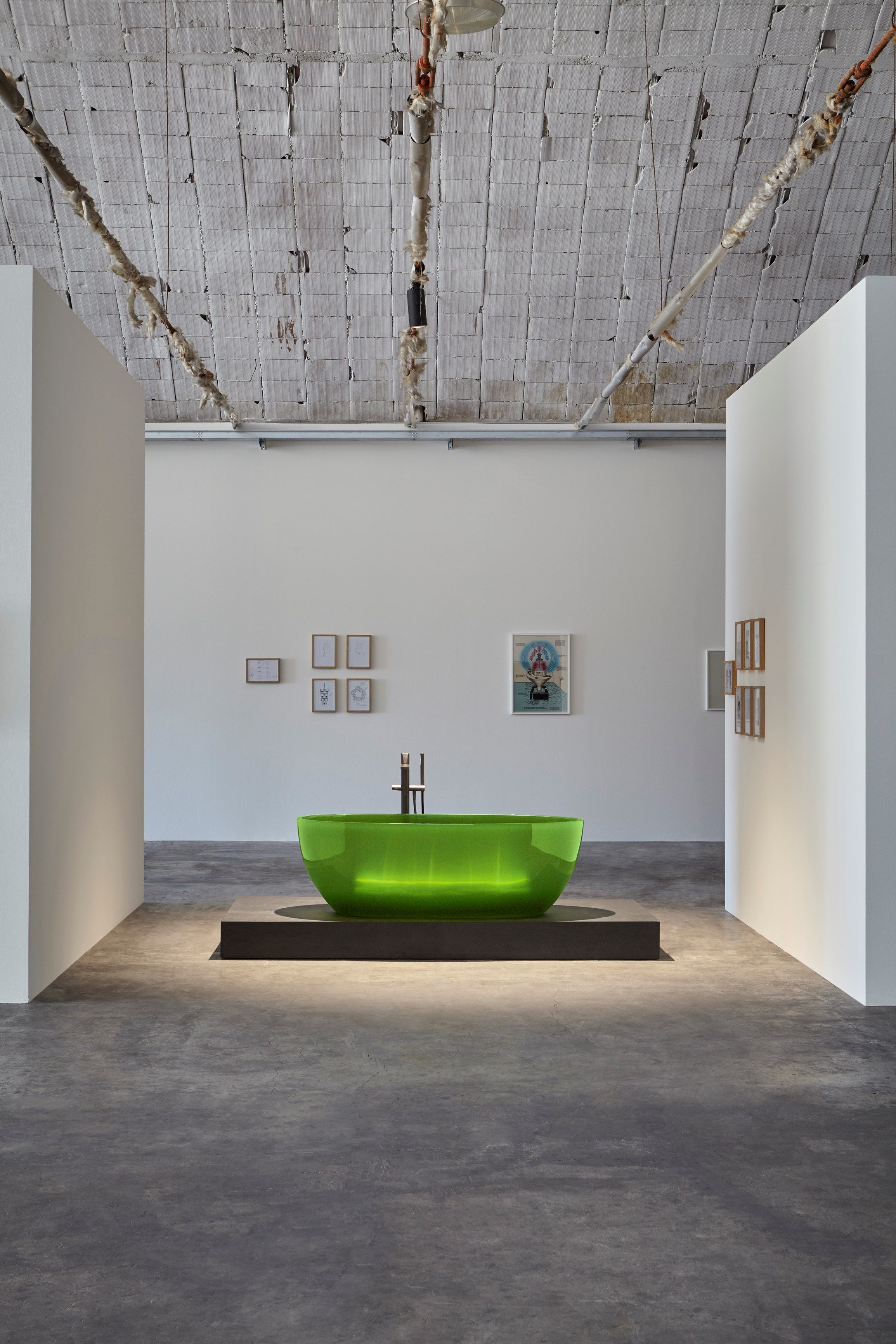 Овальная ванна в центре комнаты в Cristalmood® Antoniolupi REFLEX ARCH-00120140 - Вид №8