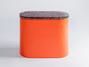 Овальный журнальный столик из МДФ с столешницей из переработанного полистирола