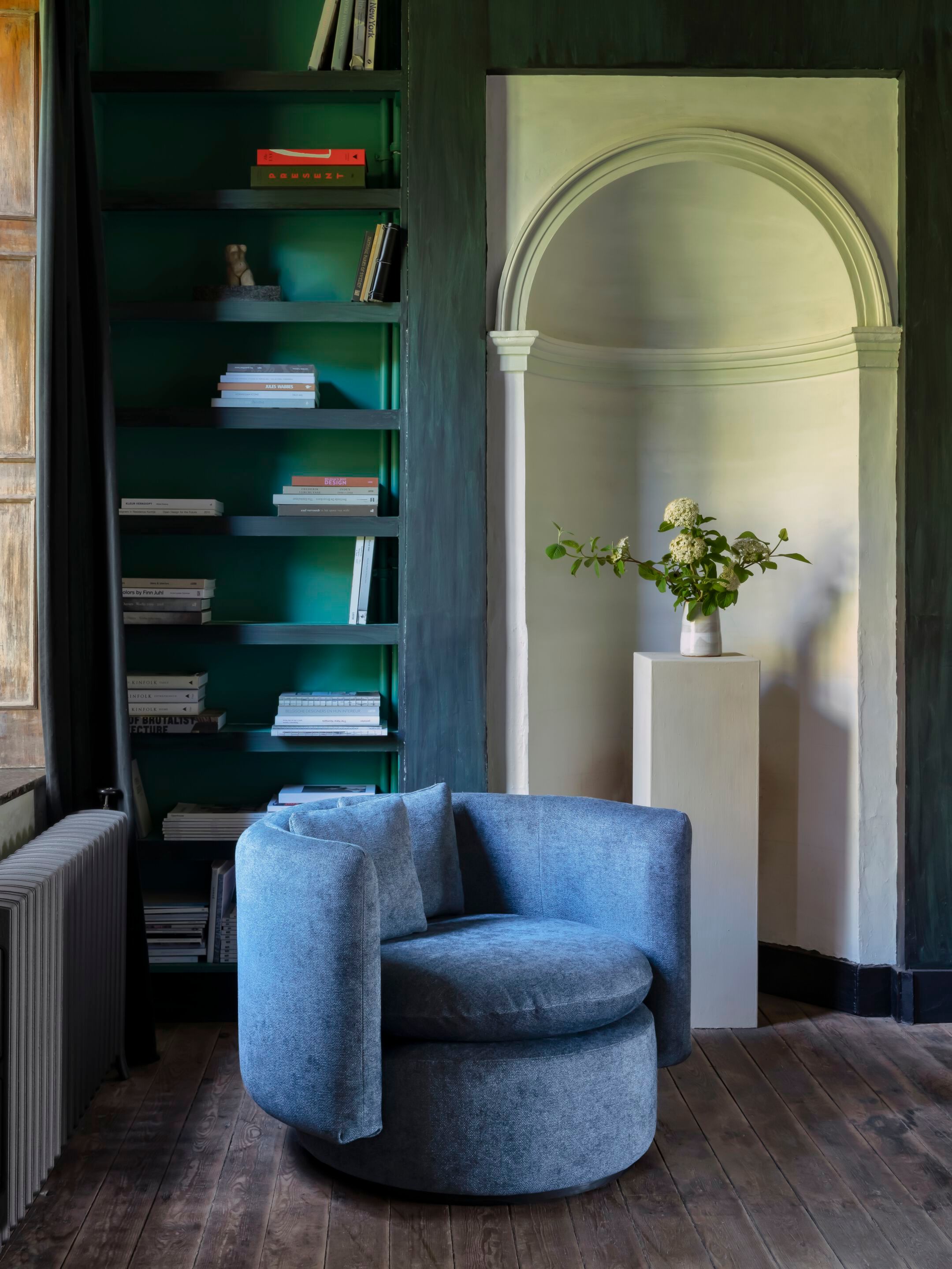 Вращающееся кресло с подлокотниками Collett & Victor BO ARCH-00147842 - Вид №1