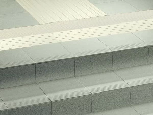 Casalgrande Padana Тактильный пол из керамогранита для внутреннего и наружного применения Granitogres