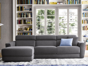 Тканевый диван с полуостровом