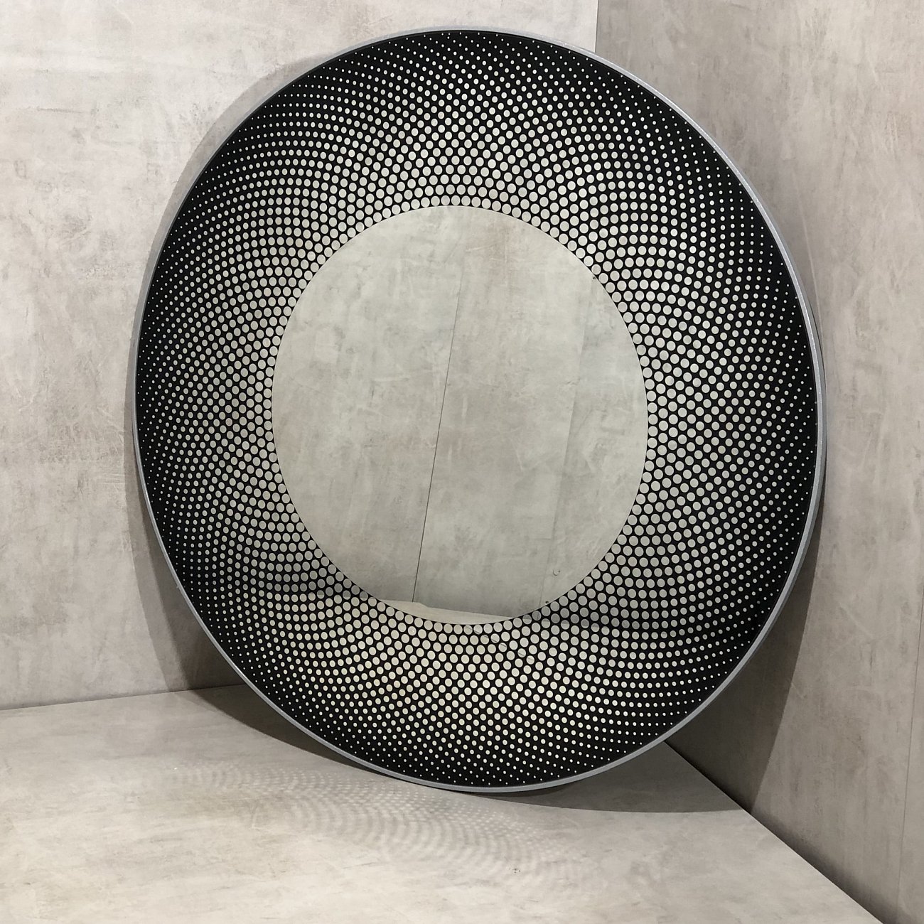 Зеркало круглое большое с черным принтом "Ваил 3" GRAUM ДИЗАЙНЕРСКИЕ 304139 Черный  - Вид №2