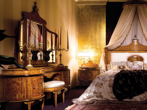 Вишневый туалетный столик