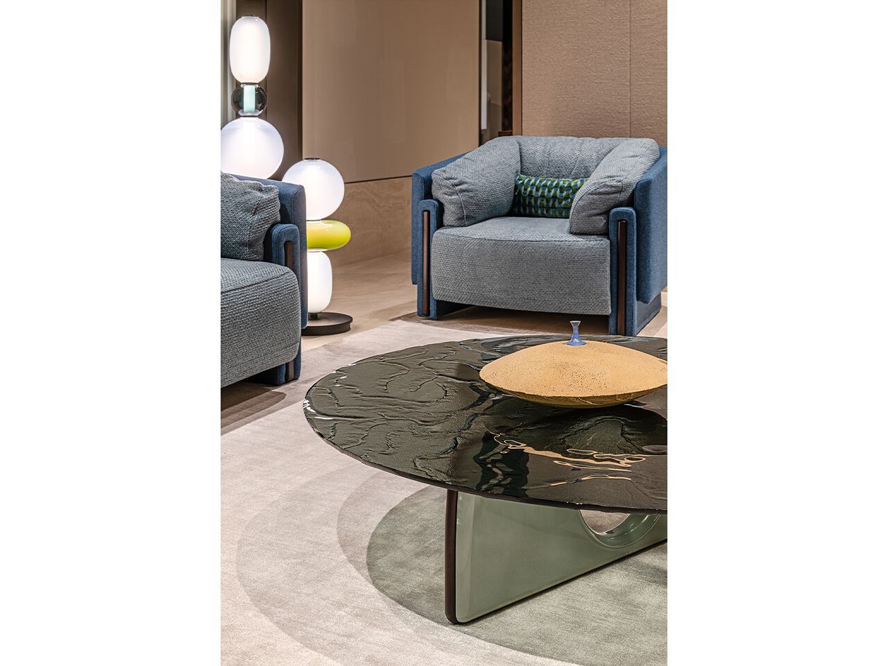 Низкий круглый журнальный столик из орехового дерева и литого стекла Turri Веста ARCH-00044304 - Вид №4