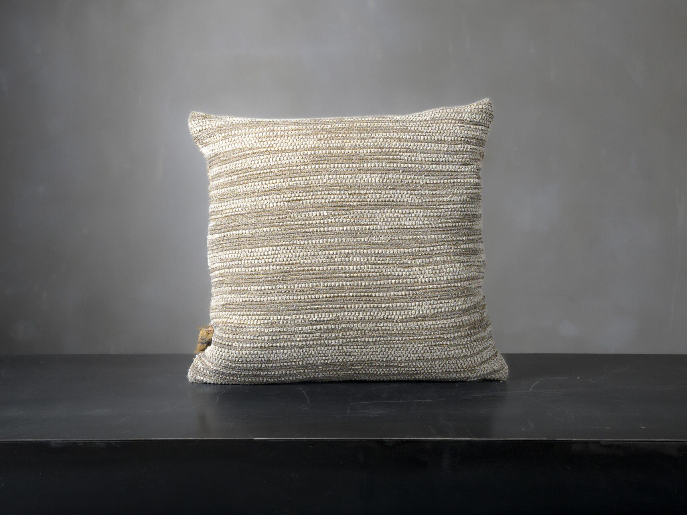 Квадратная подушка из переработанной ткани The House of Lyria RULLO/IC ARCH-00124900