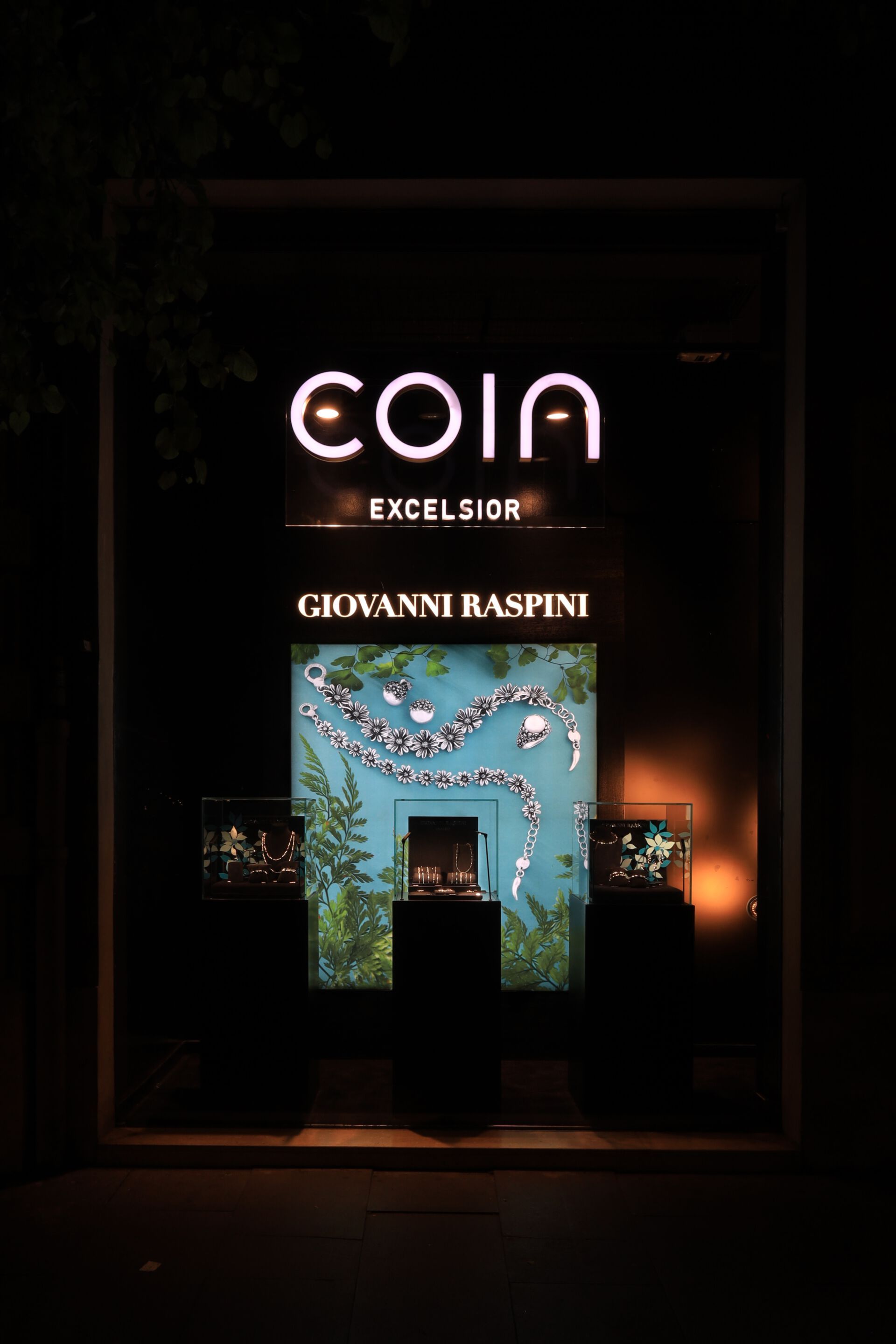 Алюминиевая и тканевая система для оформления витрин ABS Group ALLESTIMENTI PER VETRINE ARCH-00135289 - Вид №3