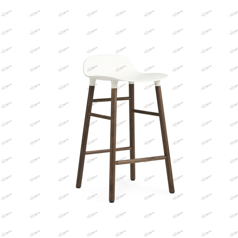 Барный стул Form с ножками из ореха 65 см, белый Normann Copenhagen 602786