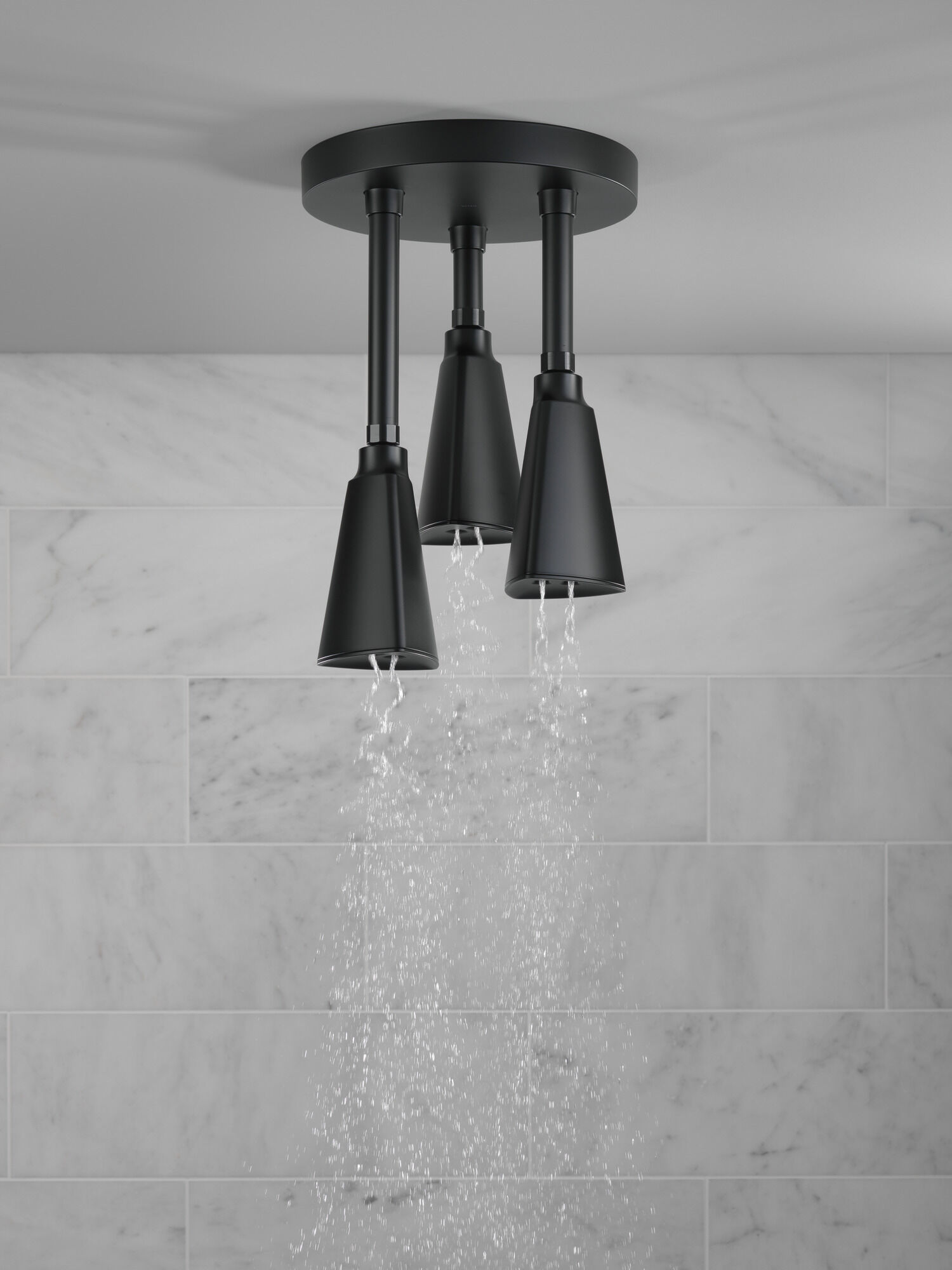 57140-BL H2Okinetic® Подвесная душевая лейка Raincan Delta Faucet Universal Showering Матовый черный  - Вид №1