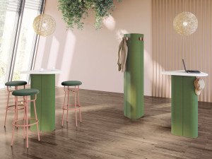 Высокий стол из войлока