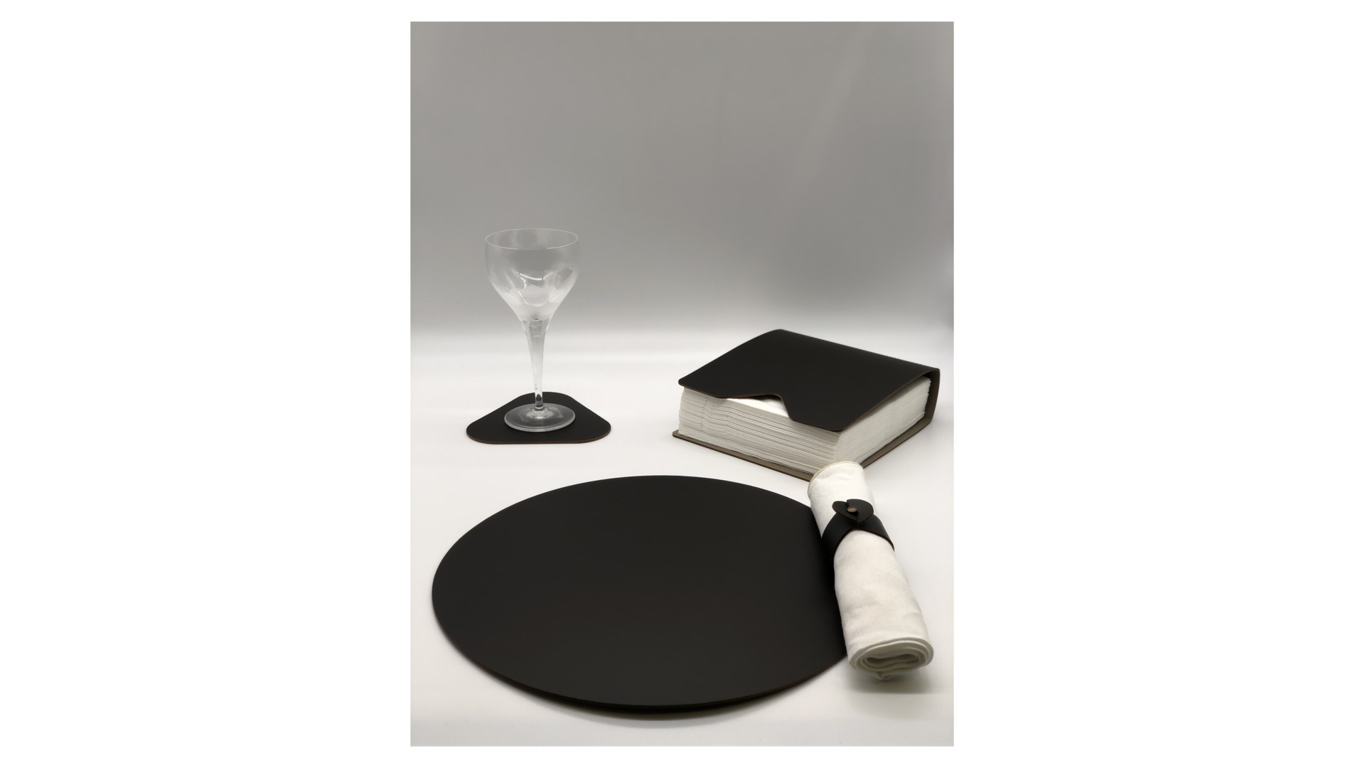 10646799 ADJ Треугольная подставка под бокалы двусторонняя 12х12см, серый/черный Кожа искусственная  - Вид №1