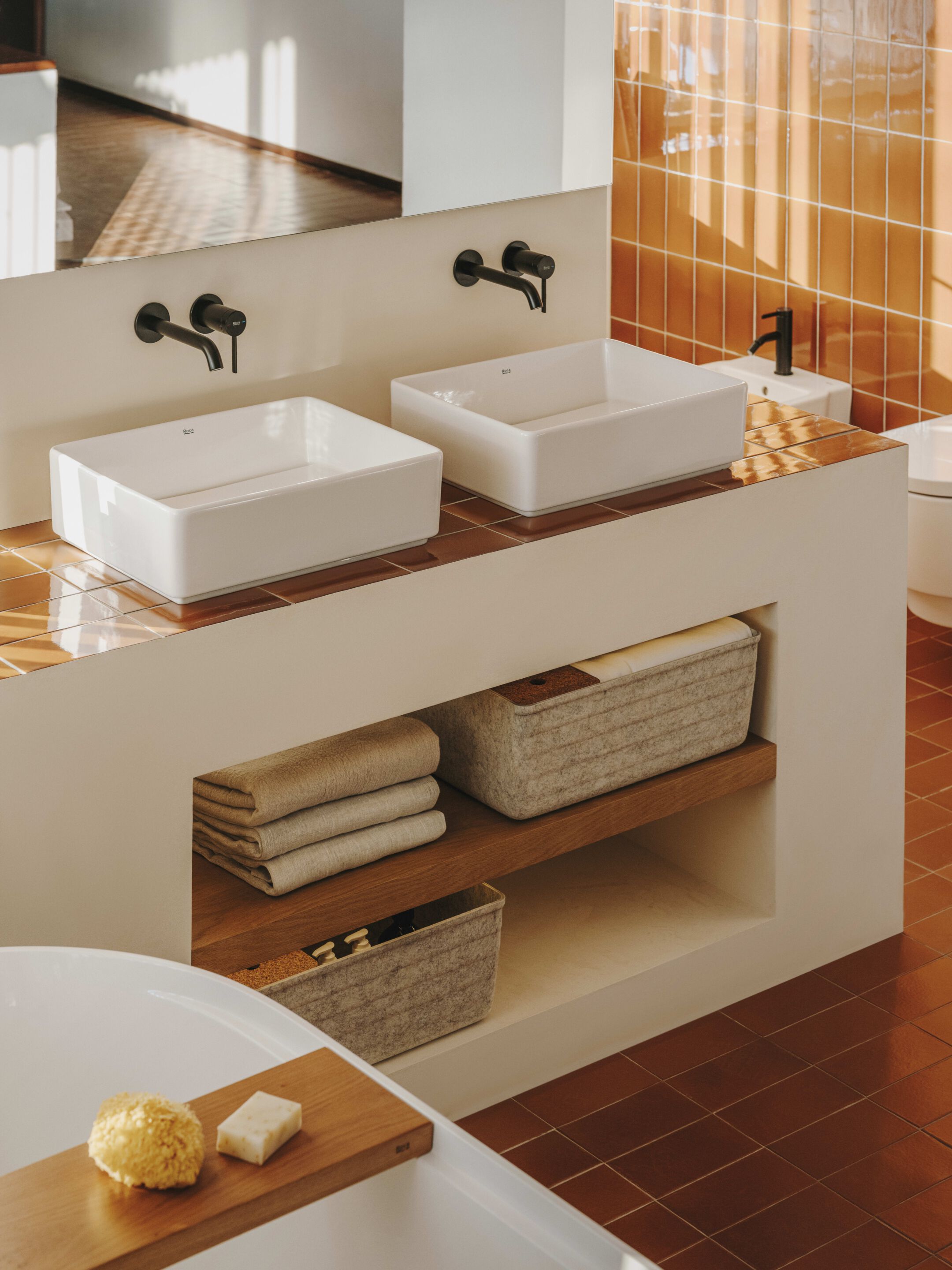 Овальная ванна в центре комнаты в Stonex® Roca Tura ARCH-00058759 - Вид №19