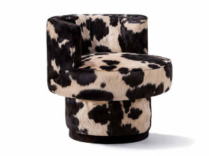 Бархатный стул с подлокотниками