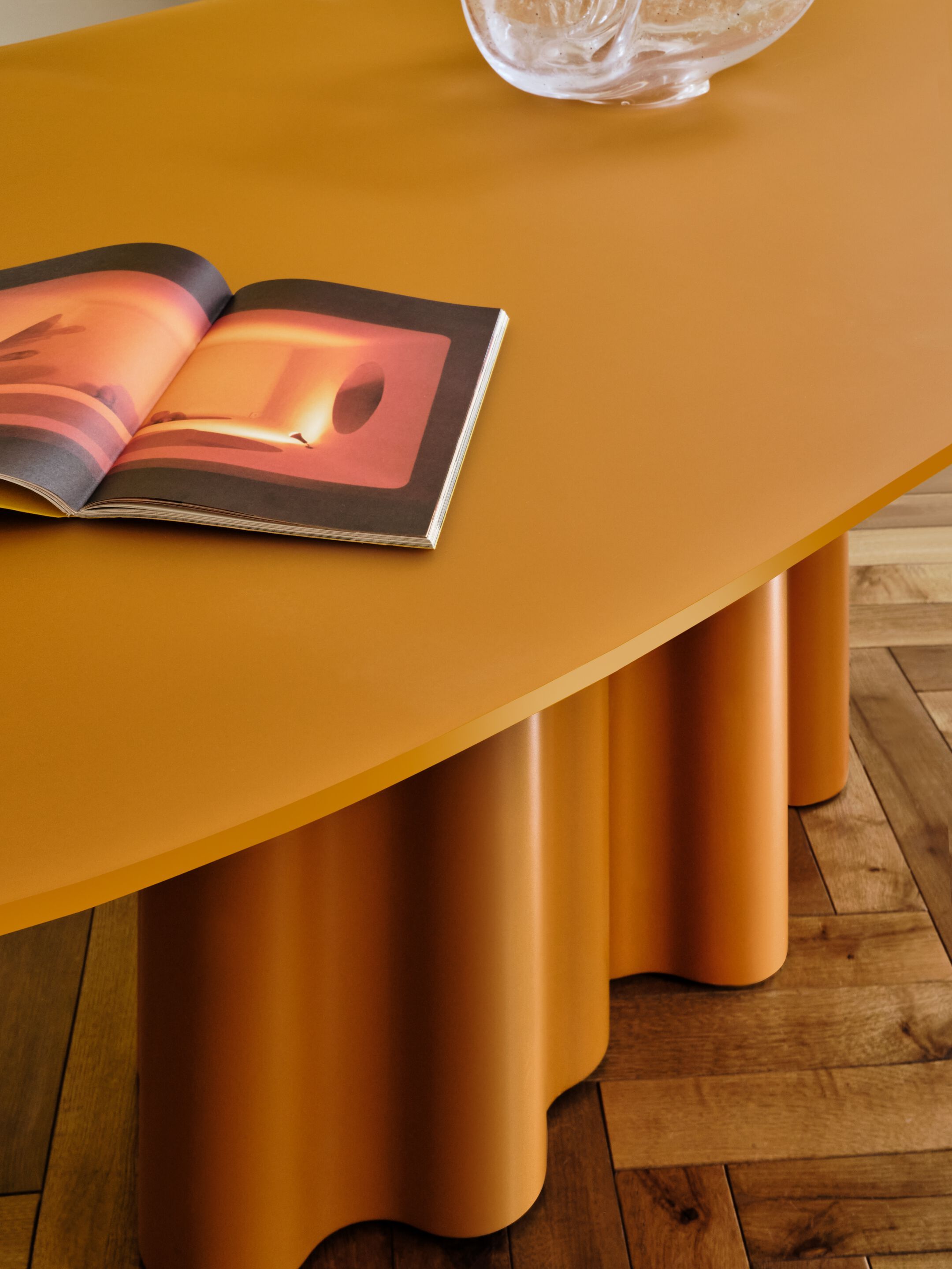 Овальный стол с полиуретановым основанием и лакированным стеклянным верхом Saba Italia Волшебный театр ARCH-00116886 - Вид №3