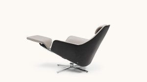 Кожаное вращающееся кресло с подставкой для ног