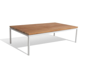 Деревянный прямоугольный садовый столик