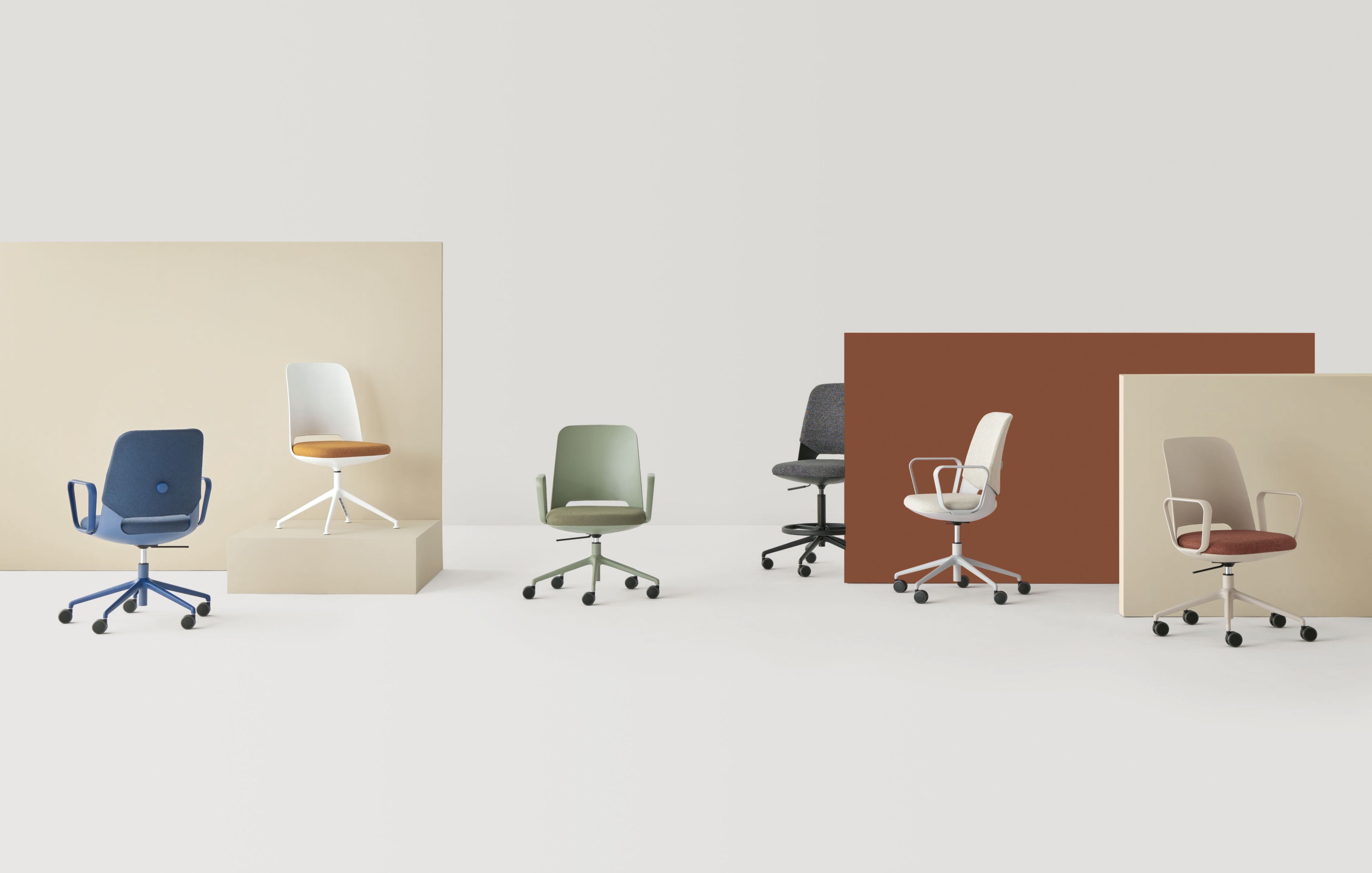 Регулируемый по высоте мягкий офисный стул с подлокотниками INCLASS Orus ARCH-00143659